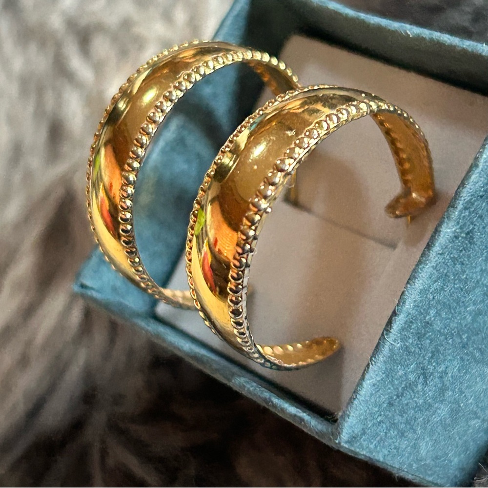Vintage 80s gold plated mirror finish grommet edge hoop earrings